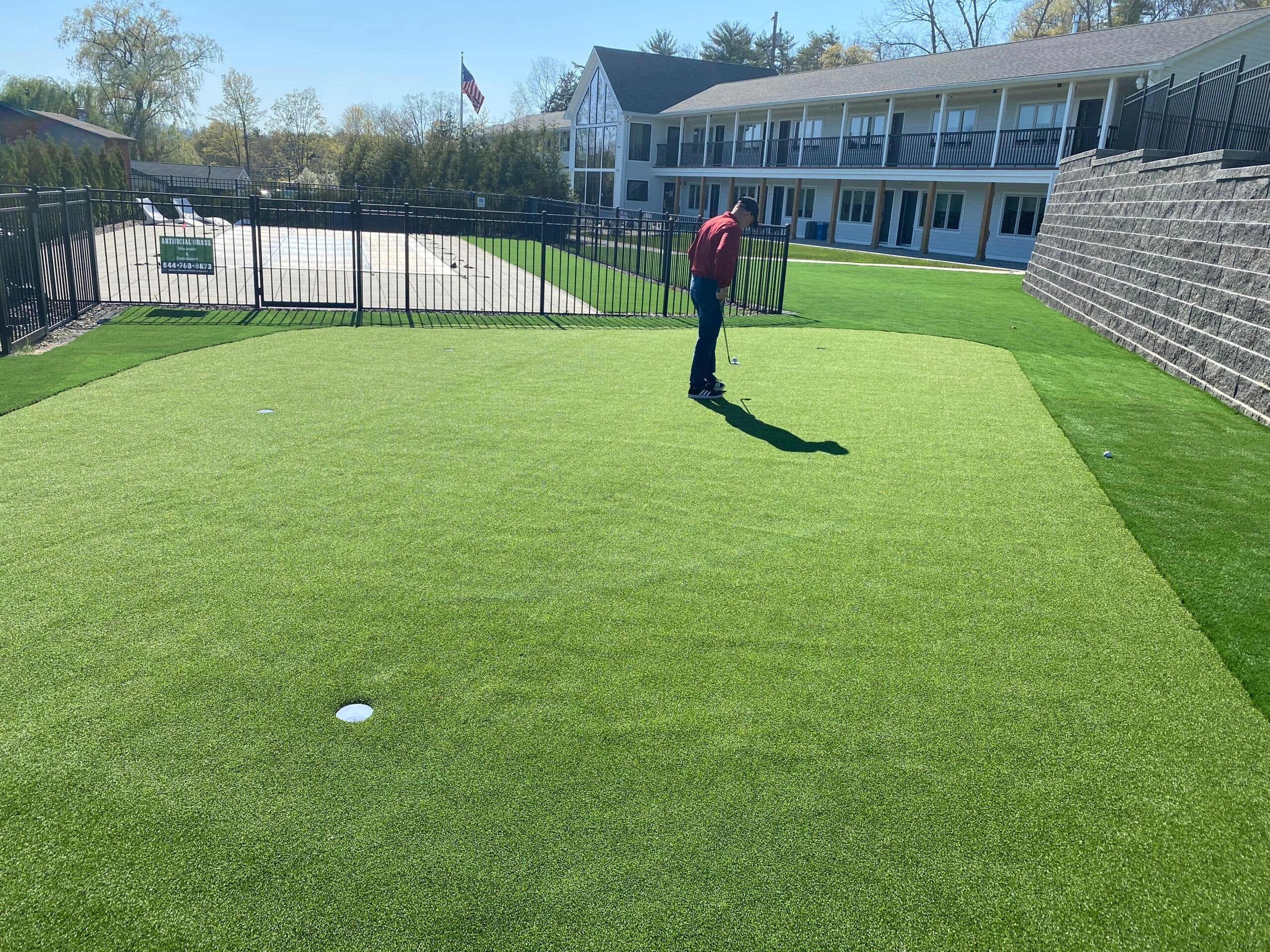 Backyard putting green in Houston